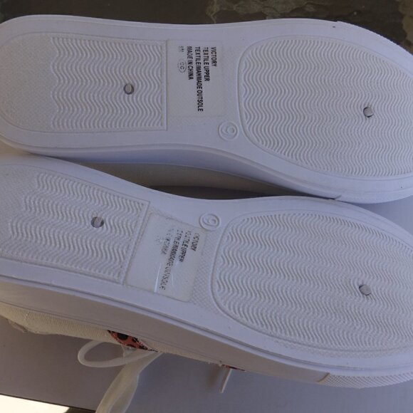 Jelly Pop stylish flat sneaker, cream, Chita print, like new, 9, - Picture 7 of 8